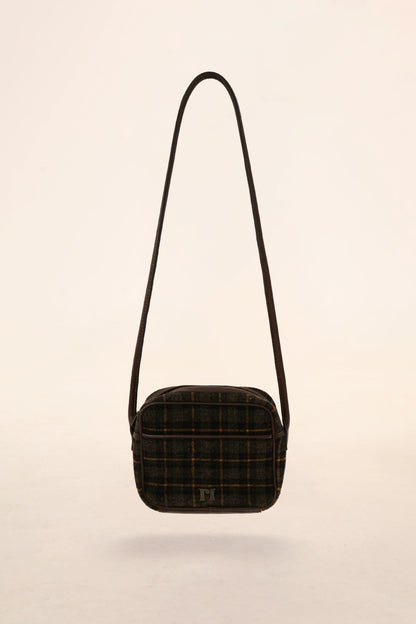 Academy Style Woven Handheld Bag