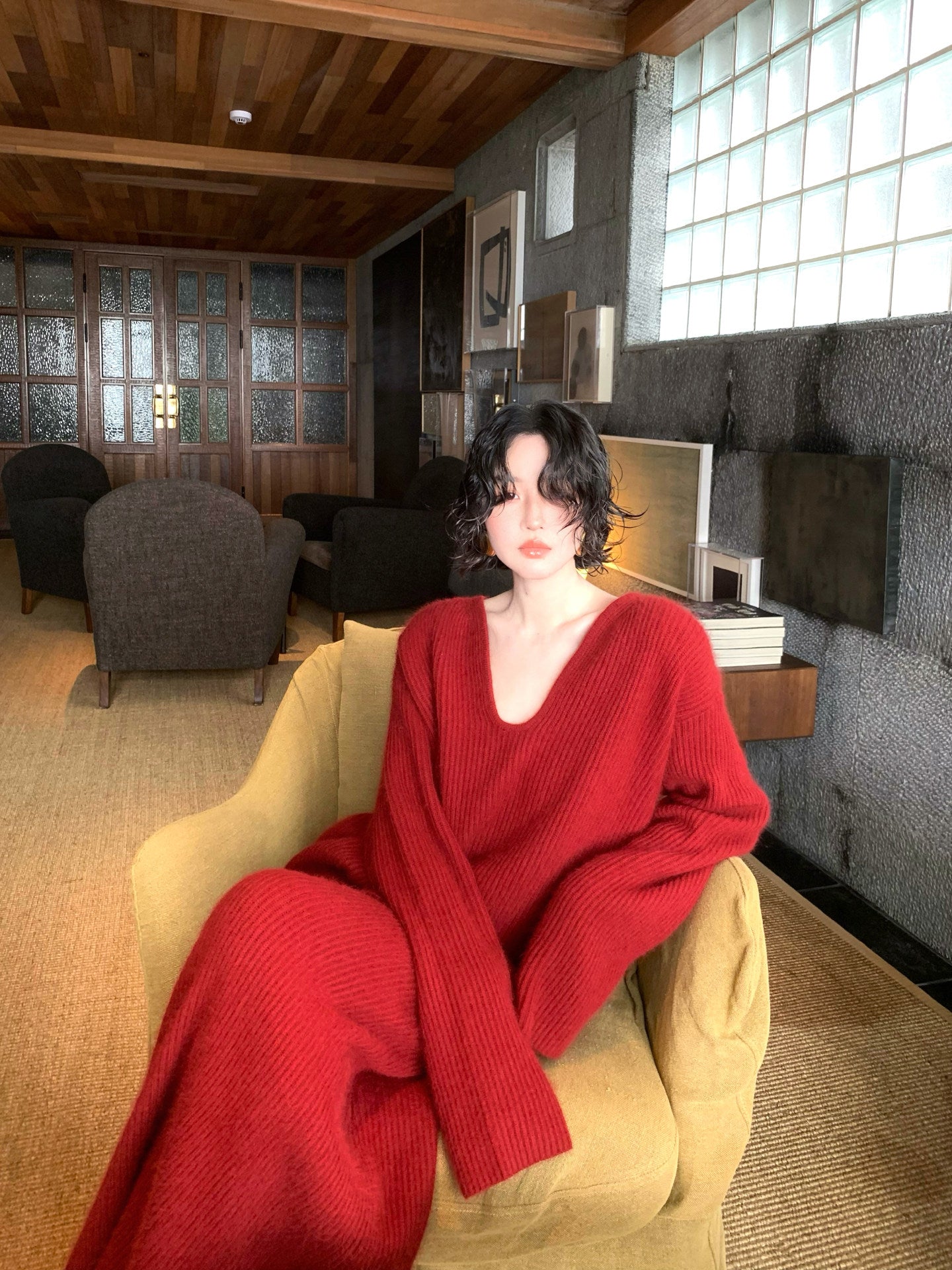 Raccoon Wool-Blend V-Neck Sweater – Hong Kong Retro Fall/Winter Lazy Knit