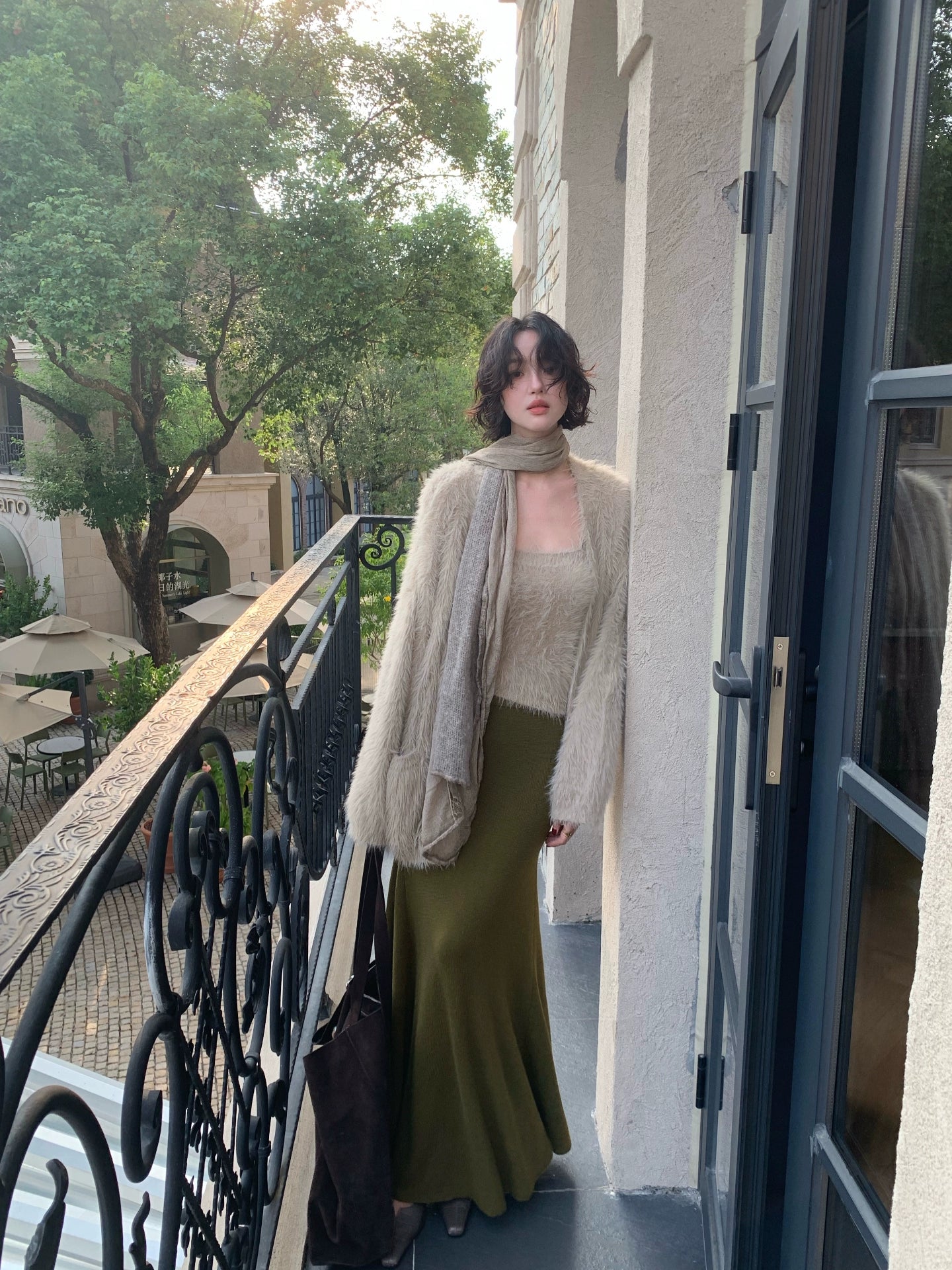 High-Waisted Mermaid Midi Skirt – Hong Kong Retro Autumn/Winter Elegance