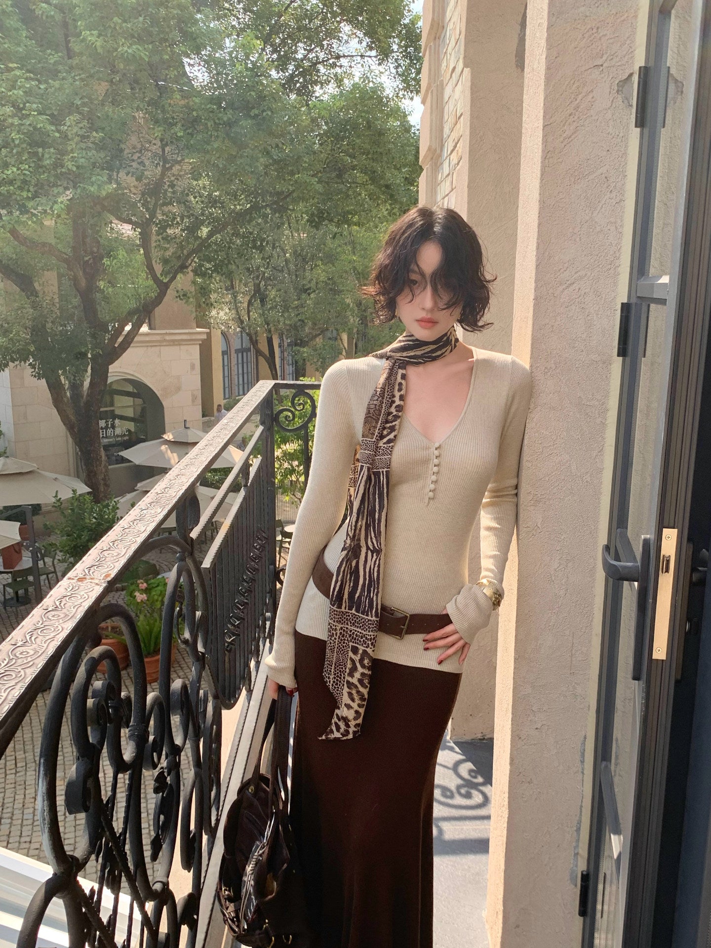 Wine Afternoon Hong Kong Retro V-Neck Slim Knit