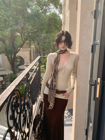 Wine Afternoon Hong Kong Retro V-Neck Slim Knit