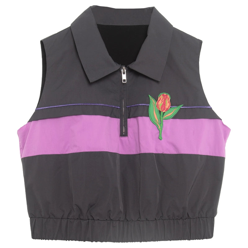 Contraste de tulipán: camiseta de tanque y falda de flores