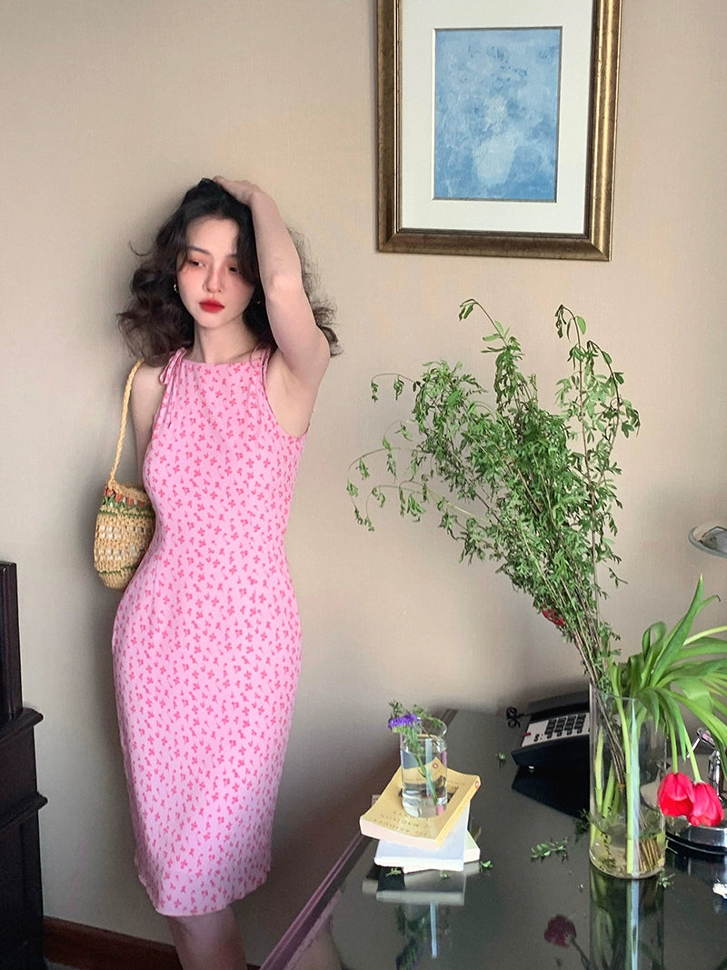 Élégance d'été: robe de fleur à lacets rose