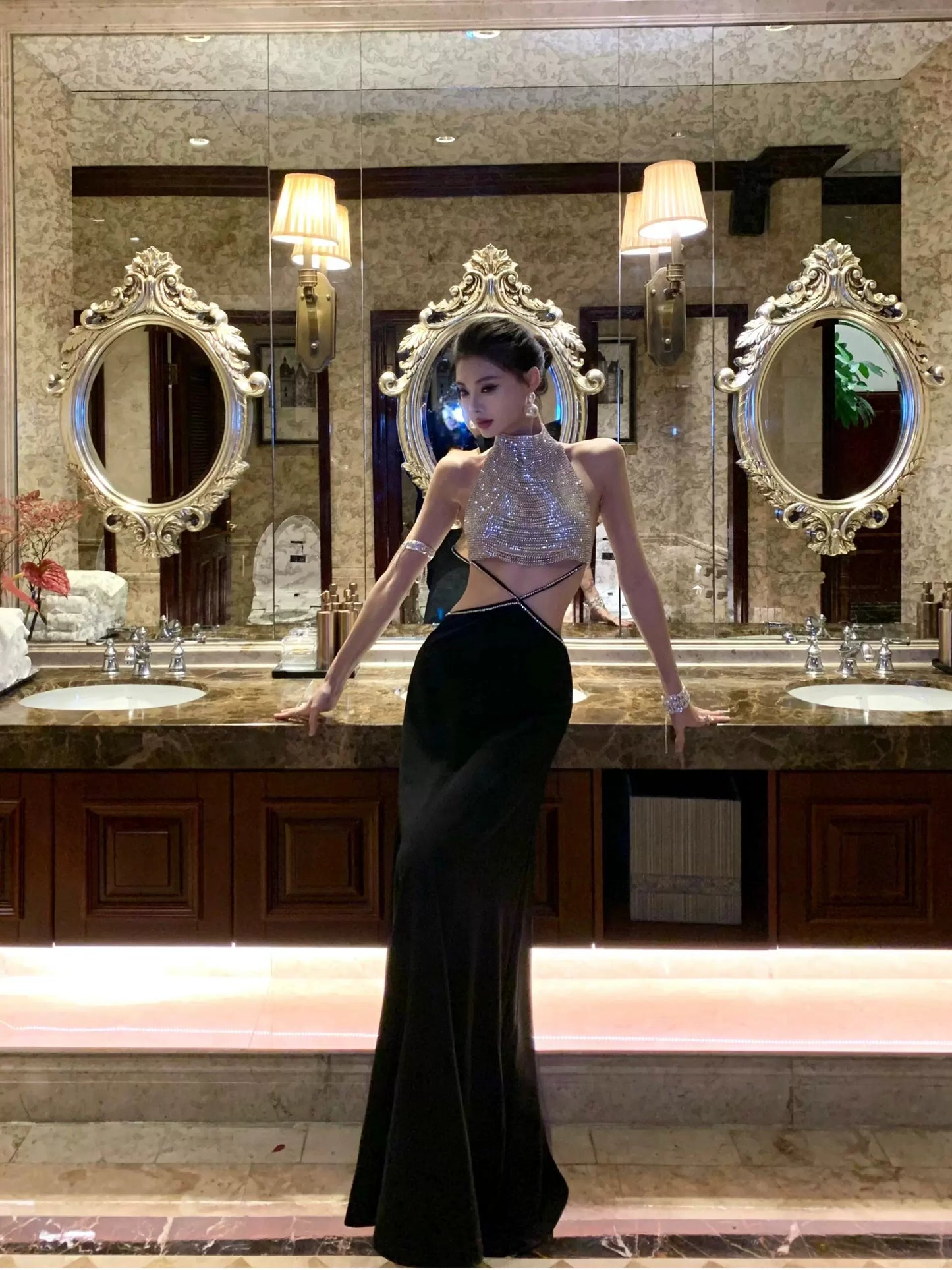 Diamond-Encrusted Fishtail Halterneck Dress – Luxe Temperament for Special Events