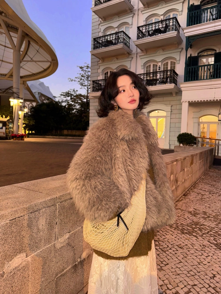 Luxury Faux Fur Coat with Retro Winter Elegance