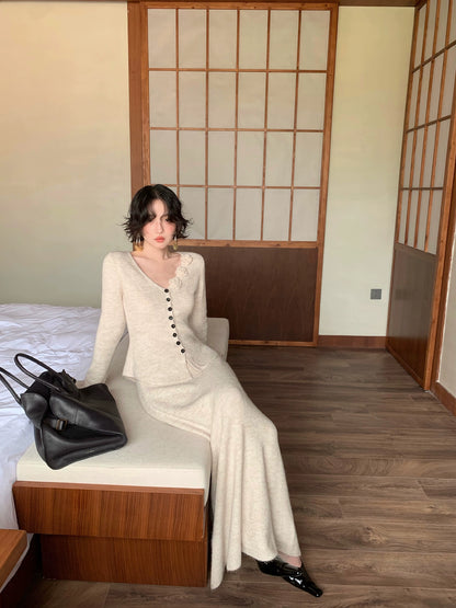 Three-Dimensional Flower Knit Top & Skirt Set – Retro AW 2025