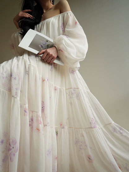 French print seaside resort-style maxi dress with a straight shoulder and a cool feeling dress in early spring