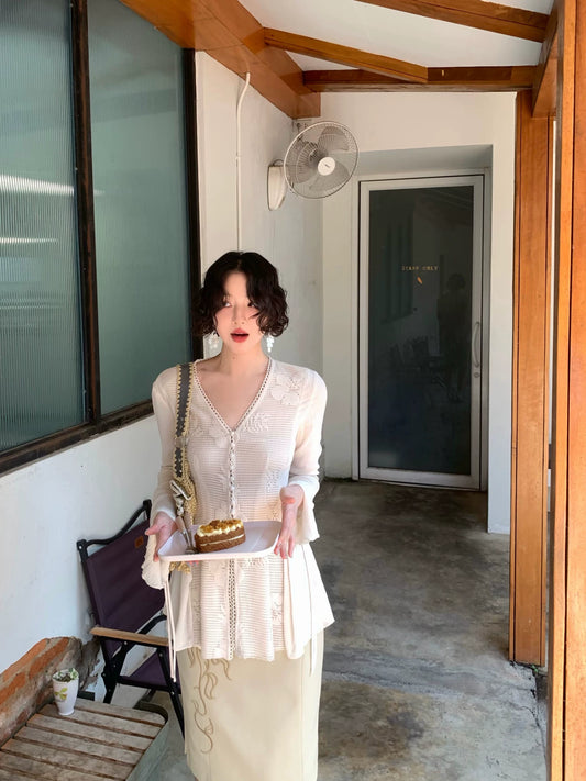 Wine afternoon homemade [spring day, imagination] retro elegant style lace edge 100 people cotton V-neck waist long-sleeved top girl