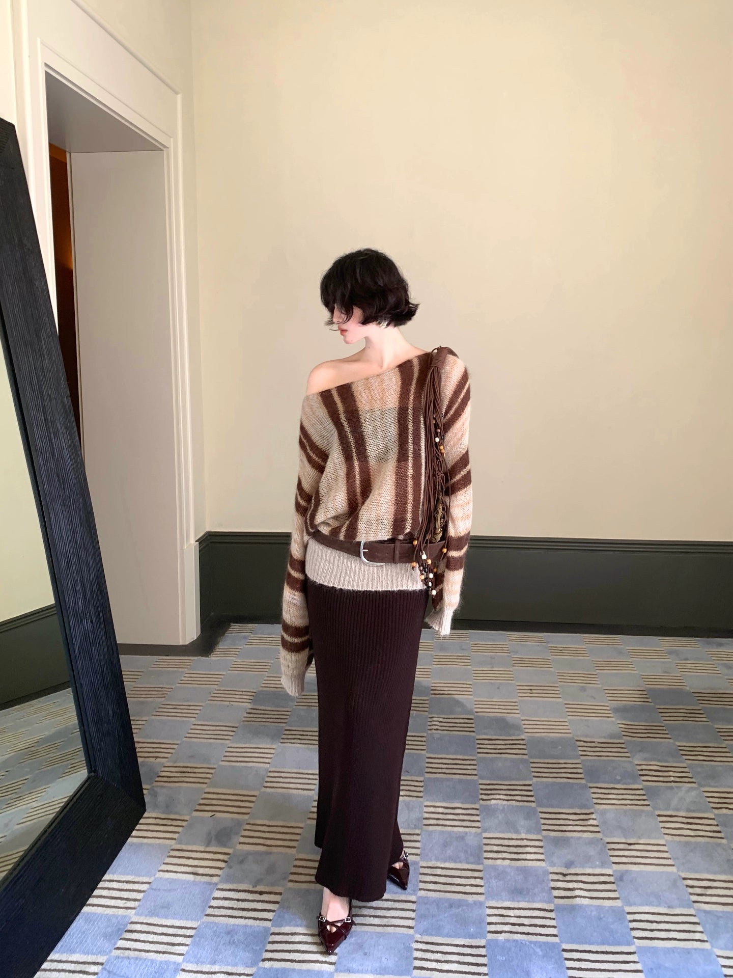 Slim-Fit High-Waisted Knit Midi Skirt – Hong Kong Retro Autumn Essential