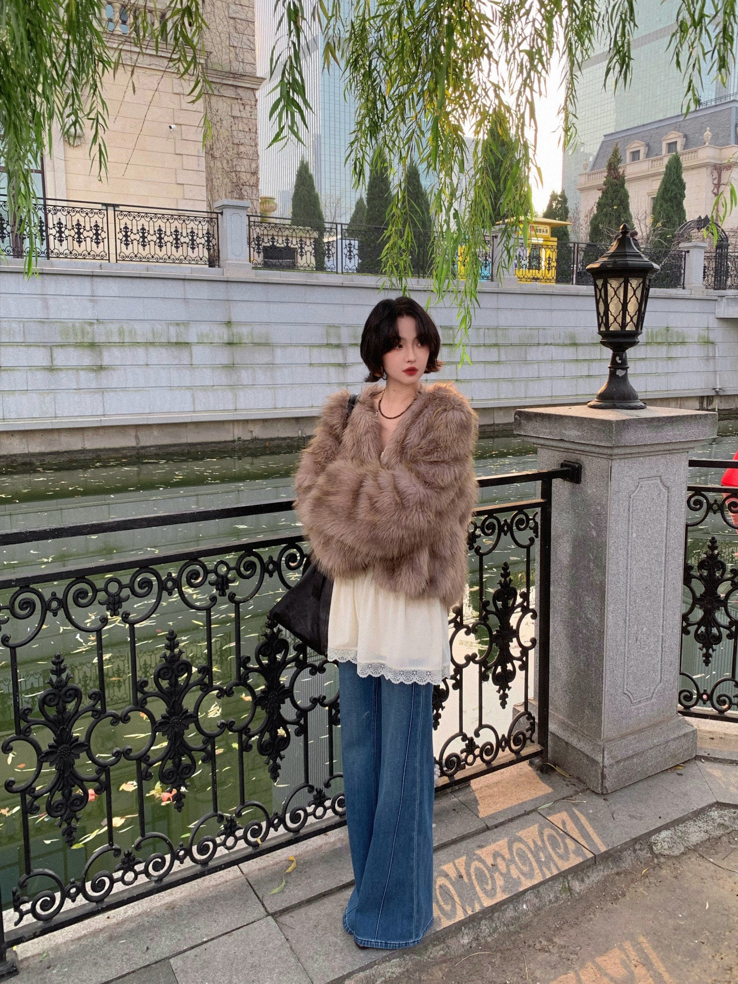 Elegant Long Eco Fur Coat – Relaxed Fit & Cozy Warmth