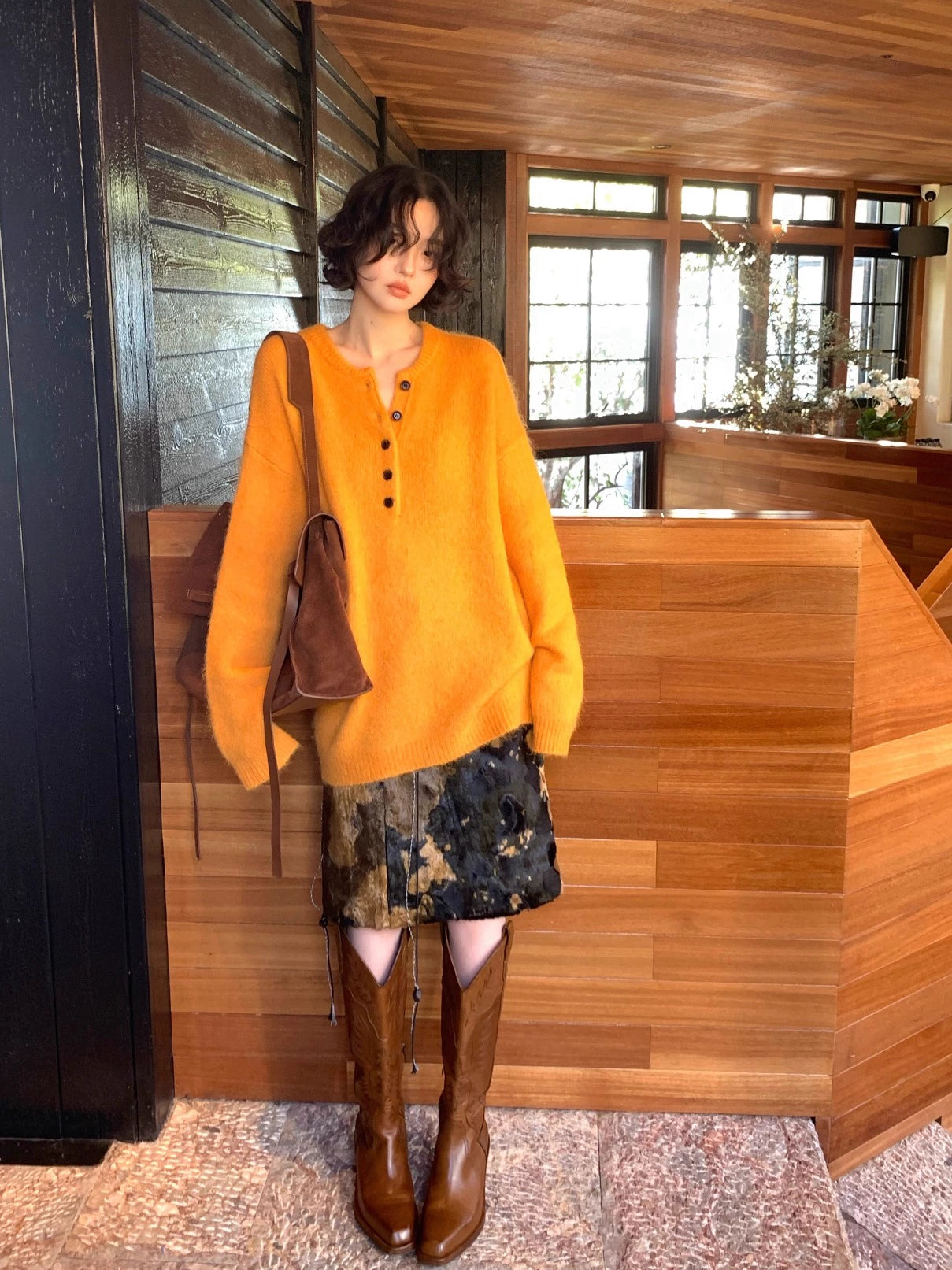 Irregular Plush High-Waisted Skirt – Hong Kong Retro Autumn/Winter