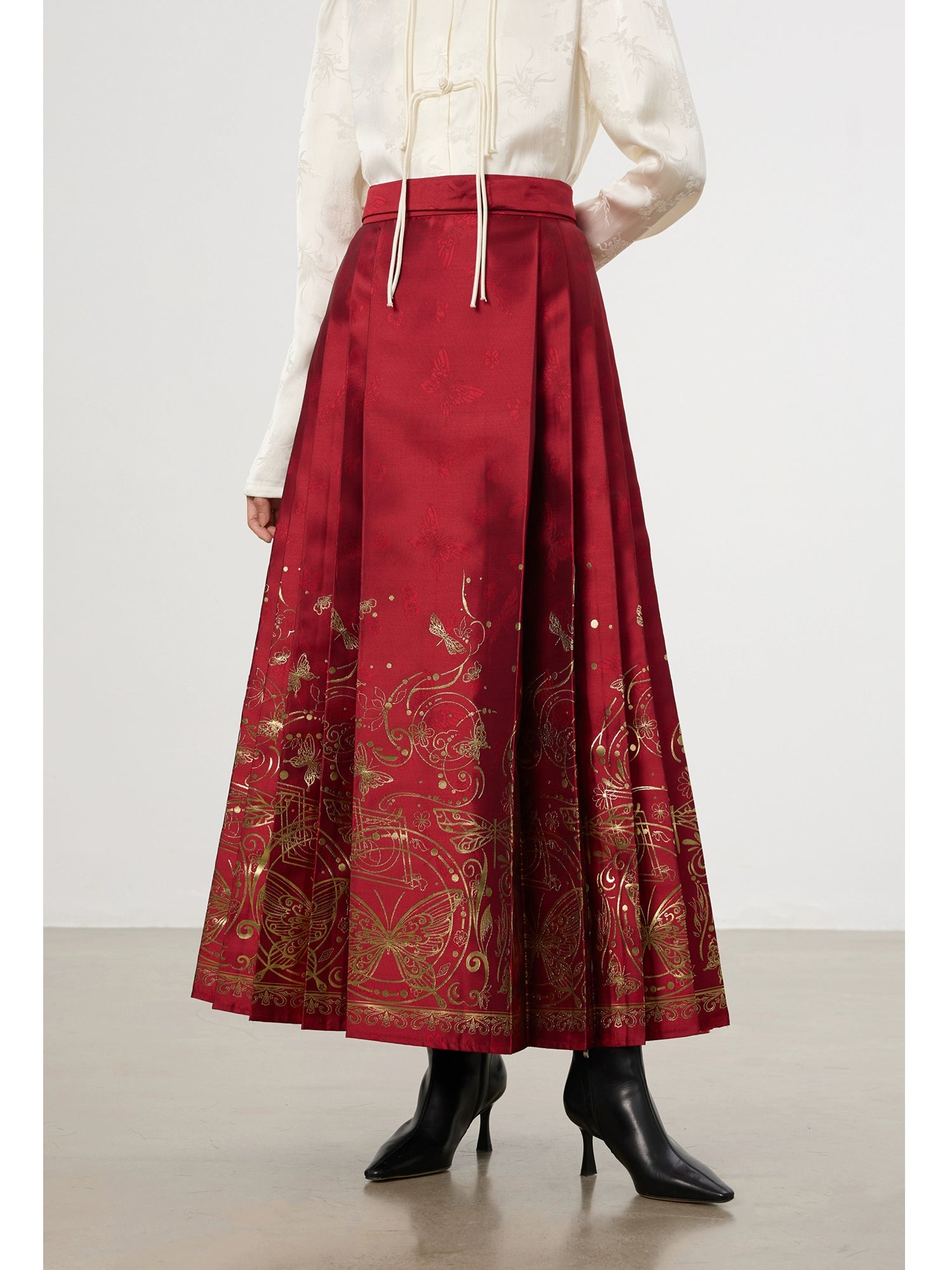Horse Face Chinese Red Skirt