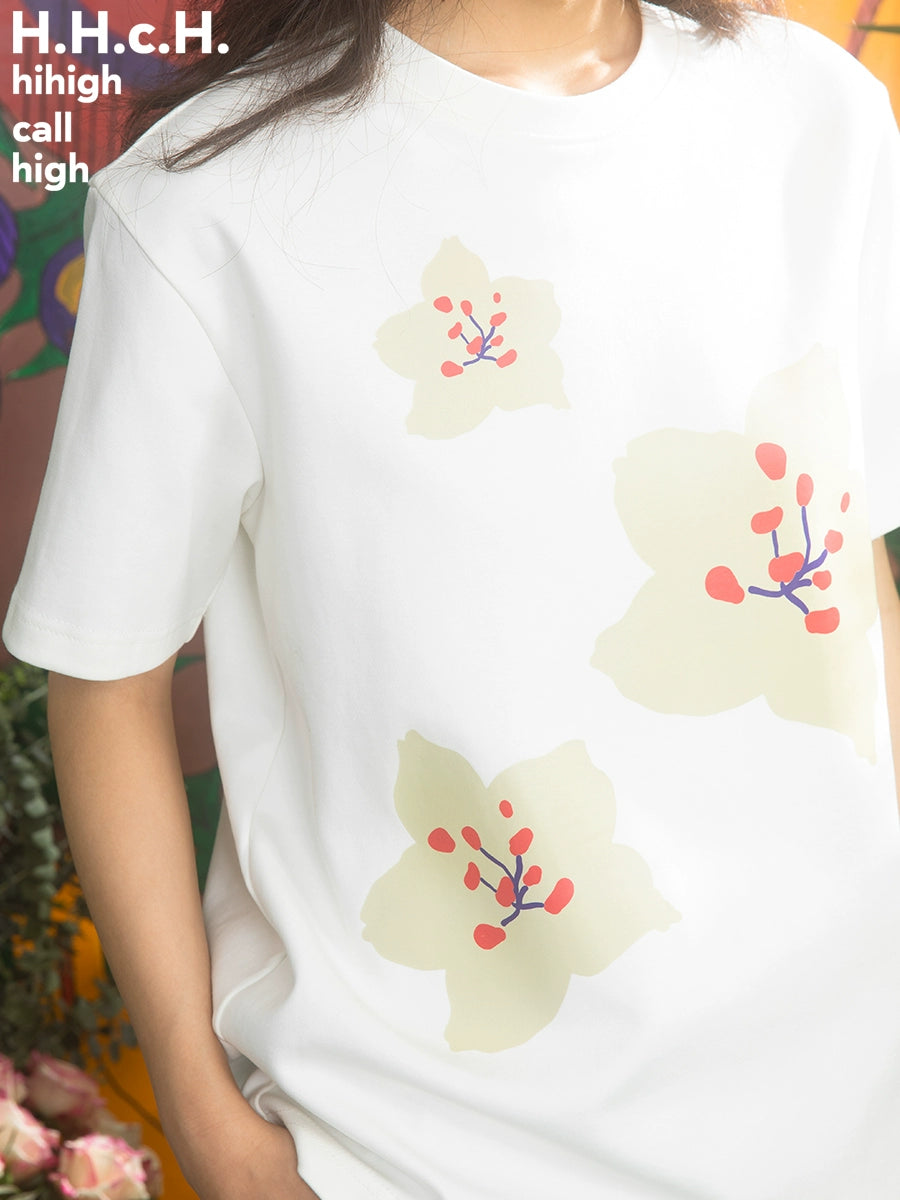 Maglietta sciolta di fiore di ciliegia dipinta a mano