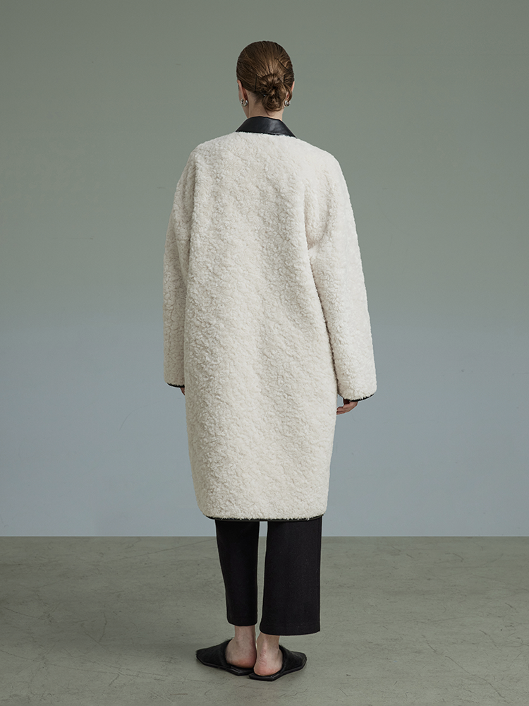 Cappotto di lana di agnello bianco