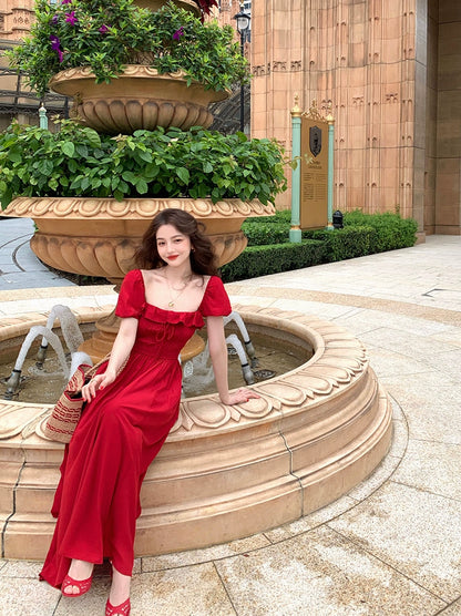 Vestido de volante rojo elegante: elegancia de verano en la mitad