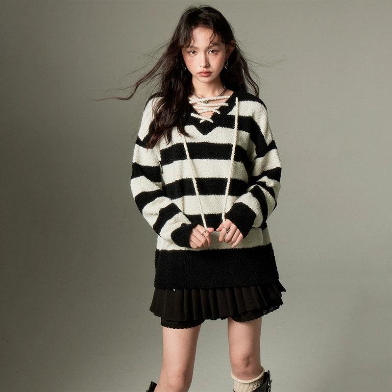 Lazy Stripe Lace Knit - V-neck Pullover