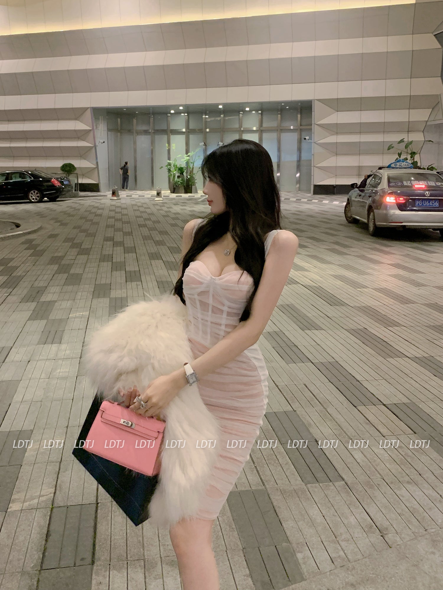 Veb-kamerada kokraklarni tomosha qiling Qattiq porno qiz