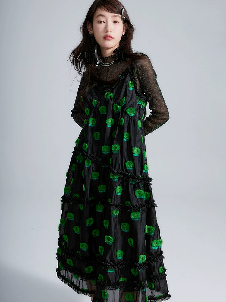 Original design by You'er UARE: Little Forest Sweet Cool Green Sunflower V-neck Lace Strap Fluffy Early Autumn Dress