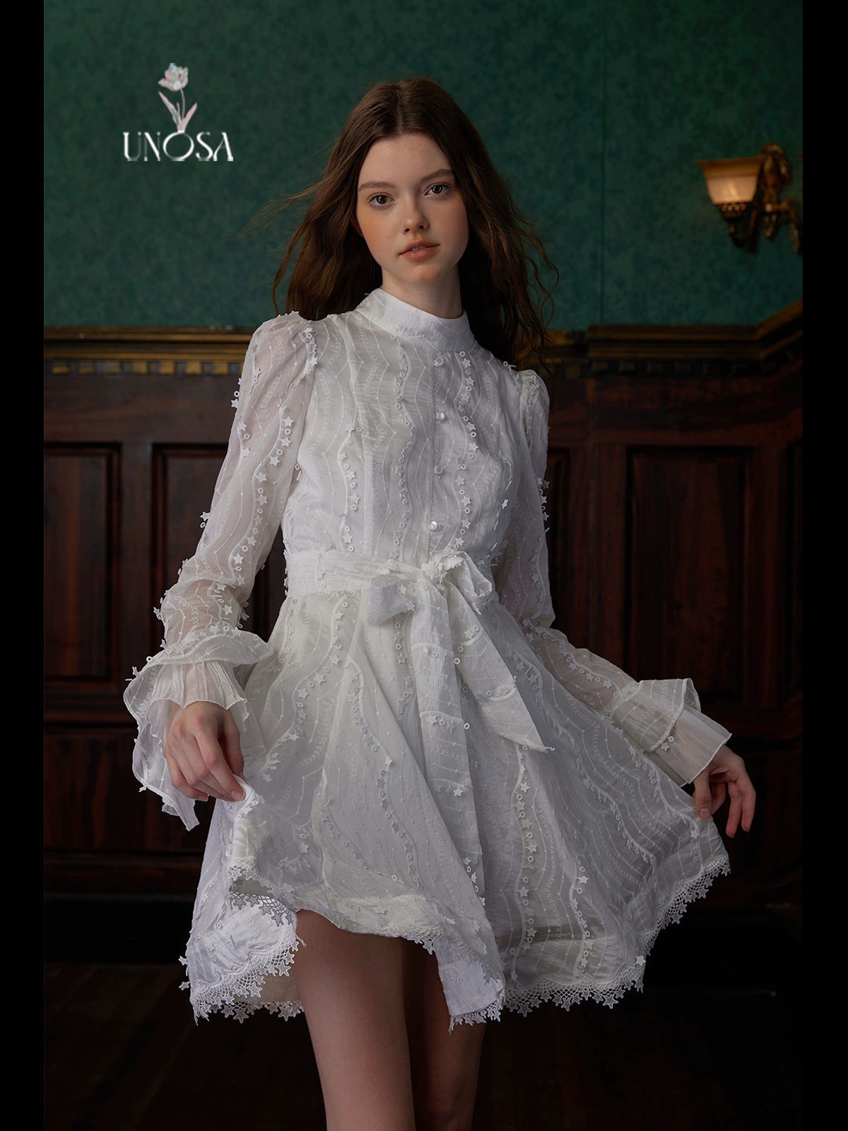 White Starry Waist Court-Style Long Sleeve Dress with Wide Skirt Hem