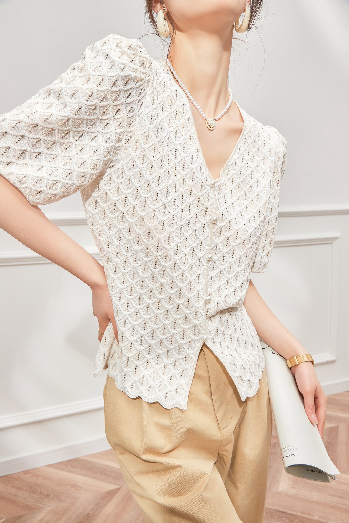 White Xiaoxiangfeng V-neck Knit Top