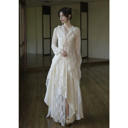 Robe papillon en dentelle beige: printemps / été