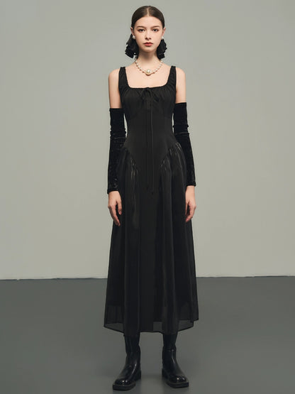 Robe au cou carré noir