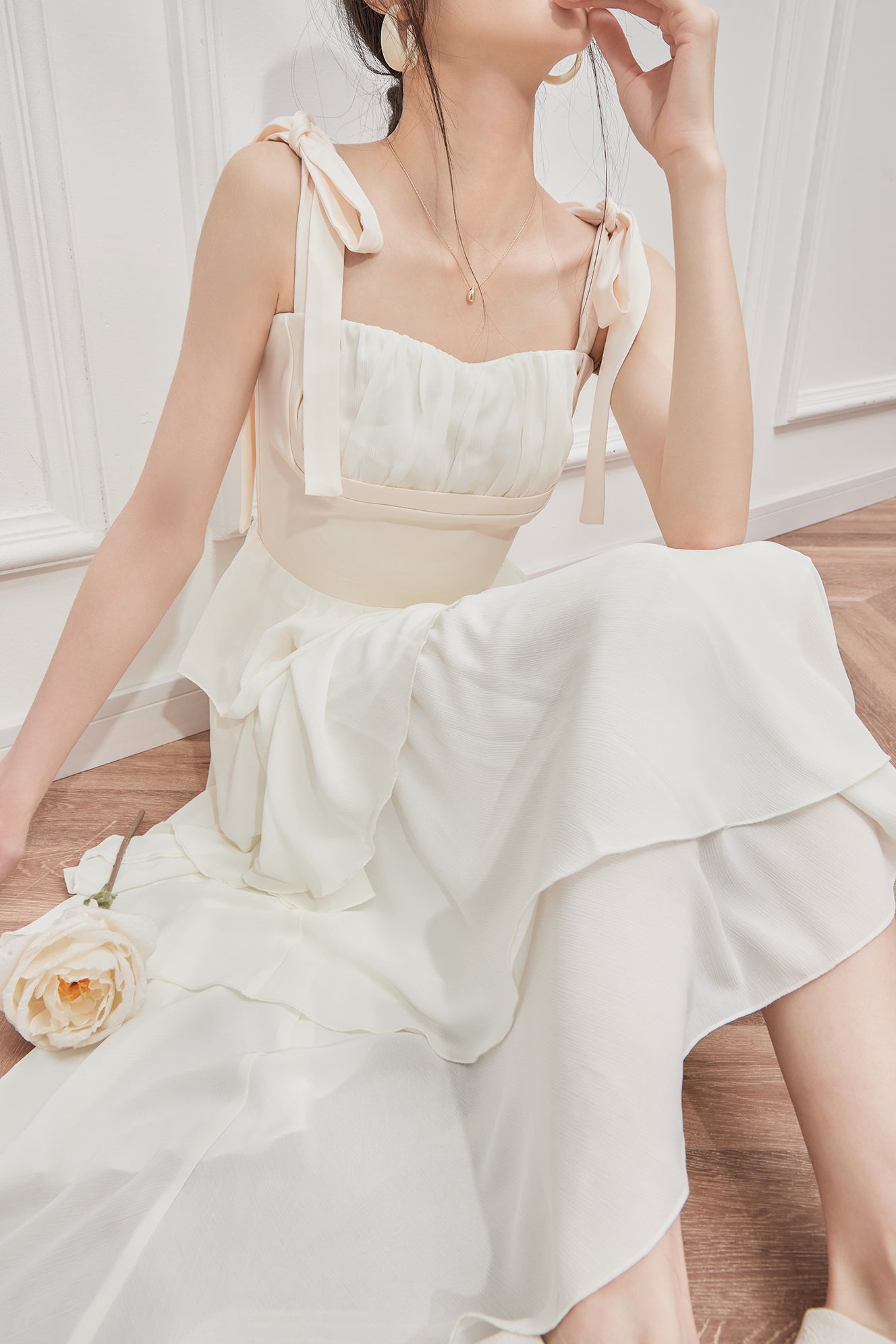 High-End White Strap Dress