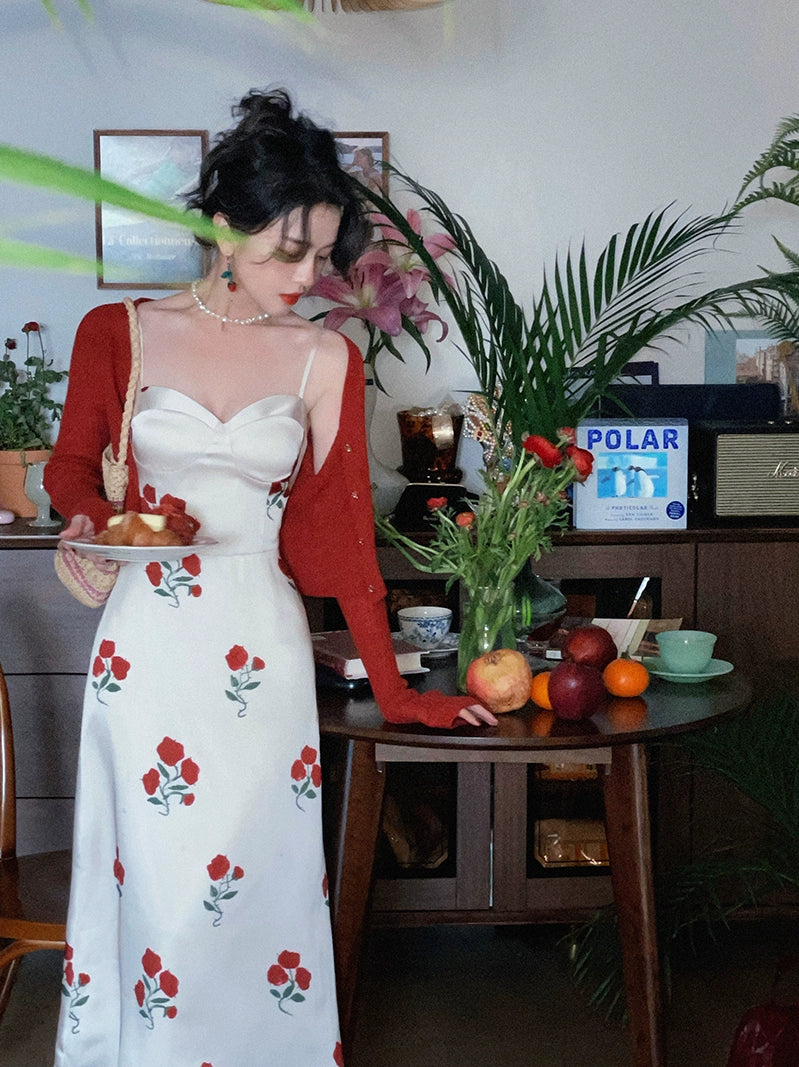 Elegancia de primavera: vestido de correa con estampado de rosas