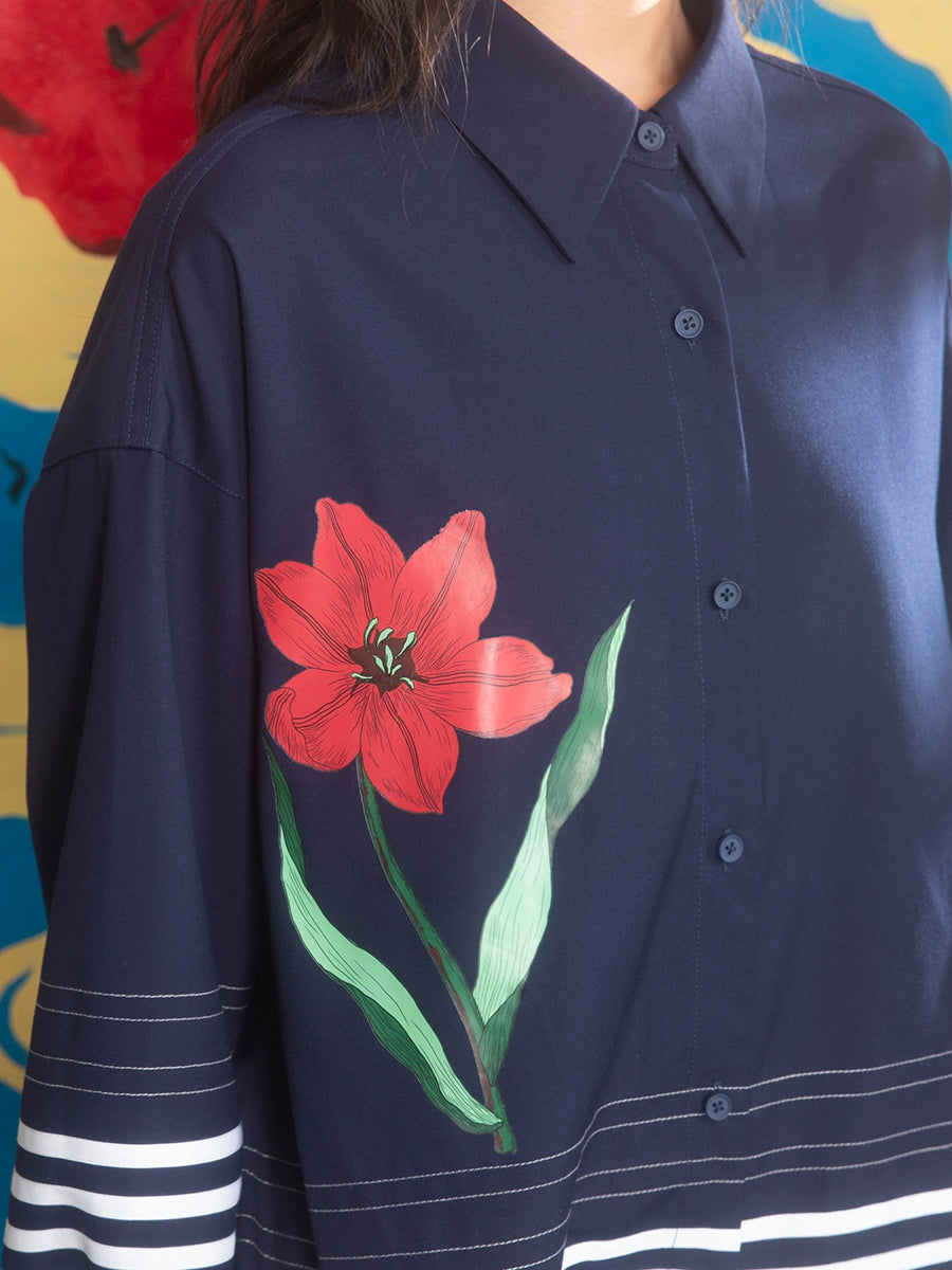 Academia retro: set de camisa y falda de estampado de tulipán marino