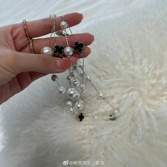Lin You's New Necklace