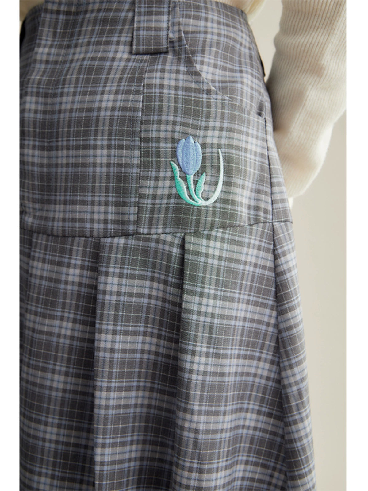 Vivian Letter Grey Blue Checked Tulip Embroidered Pleated Skirt Half length Skirt