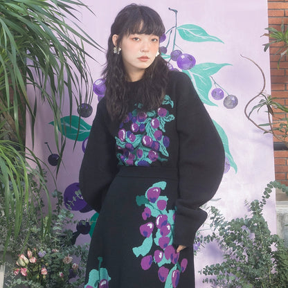 Fille japonaise: pull de laine de motif de raisin