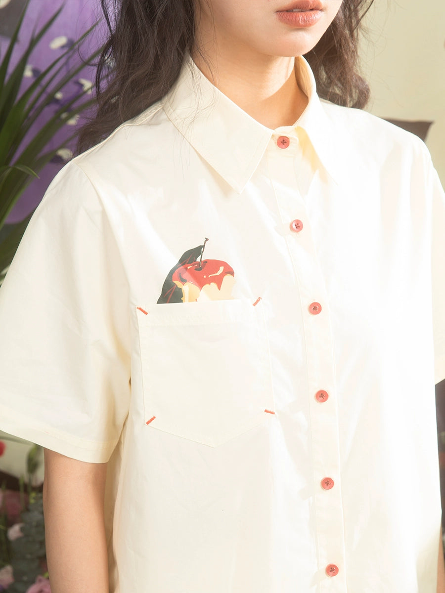 Camisa beige de patrón de manzana pintada a mano