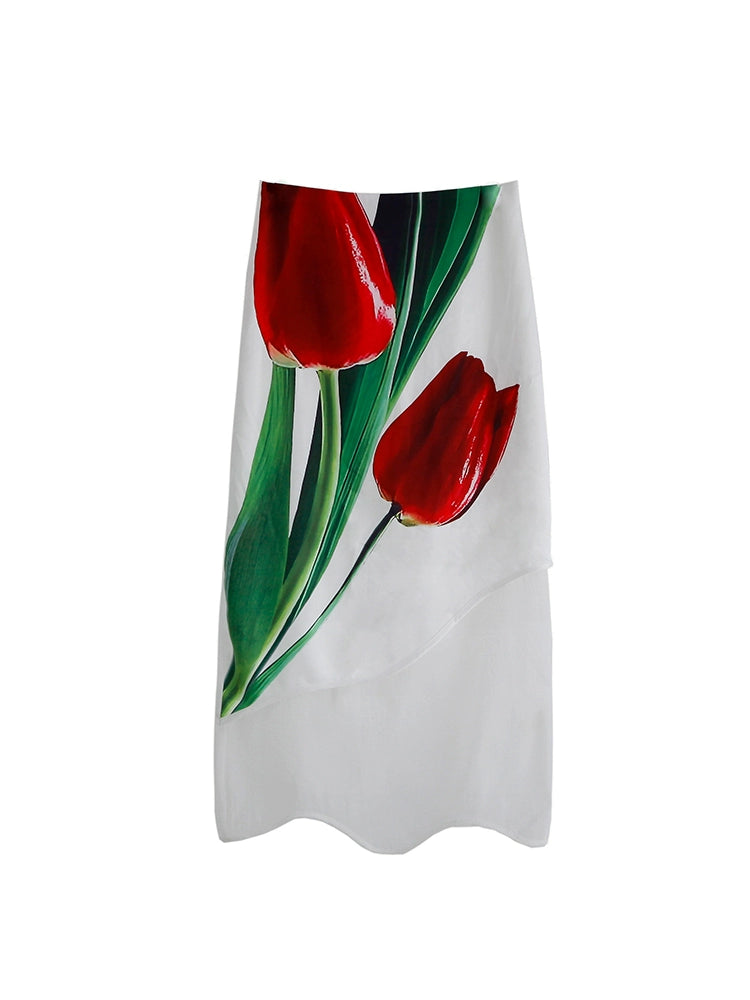 Falda irregular de satén de tulipán artístico